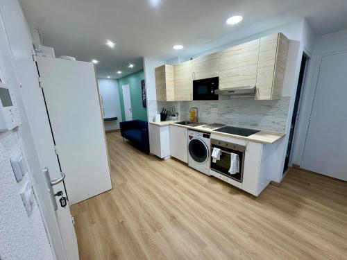 a kitchen with a washer and dryer in a room at York's APPART in Saint-Herblain