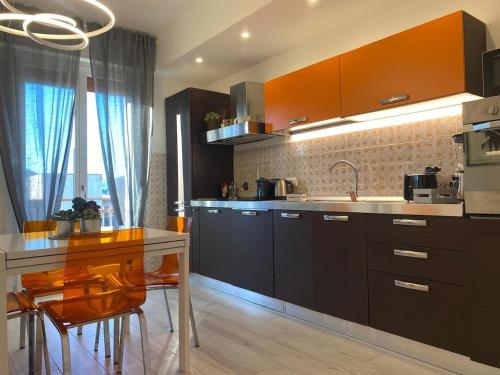 Una cocina o zona de cocina en APPARTAMENTO BLU - Relax and Comfort 20 minutes from Florence