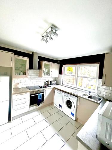 a kitchen with a washer and dryer in it at 3 Bedroom harbourside apartment, Queensferry, 10 miles from Edinburgh in Queensferry