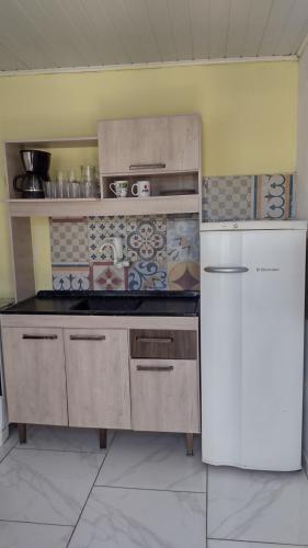 Kuchyň nebo kuchyňský kout v ubytování Santos house casa com dois quartos