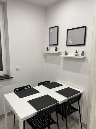 a white dining room with a table and chairs at Central Stadion Suite nähe Köln Bayer Stadion in Leverkusen