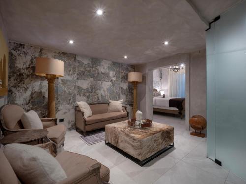 Posezení v ubytování O:Live Boutique Hotel, A Small Luxury Hotel of the World
