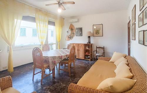 Χώρος καθιστικού στο Lovely Apartment In Marina Di Campo