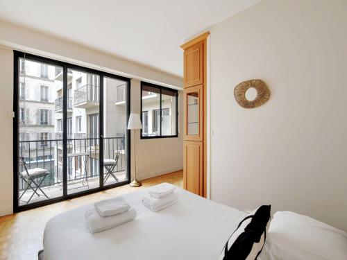 Haven of peace with balcony near Etoile Porte Maillot