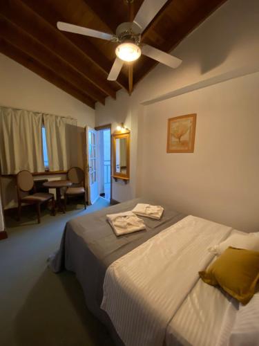 Ένα ή περισσότερα κρεβάτια σε δωμάτιο στο Hotel Totem de Mar