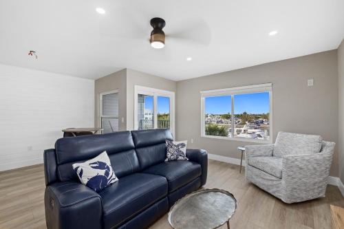 a living room with a blue couch and a chair at Chadwick Cove Marina in Englewood