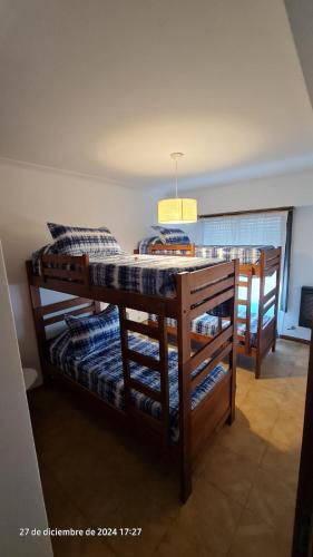 a room with two bunk beds in a room at Avenida Argentina in Monte Hermoso