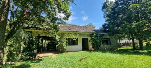 Zahrada ubytování Memora Guesthouse Bateias - Casa Inteira e quartos em chácara