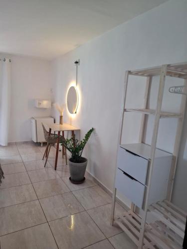 a living room with a table and a shelf at Aquavit pousada e comedoria in Jacumã