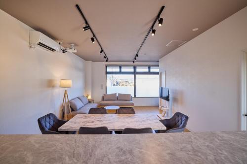 Posezení v ubytování 河口湖 stay ZURA