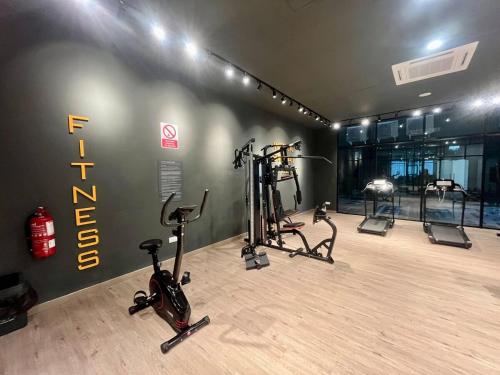 Fitness centrum a/nebo fitness zařízení v ubytování Studio at dMillenia Residences