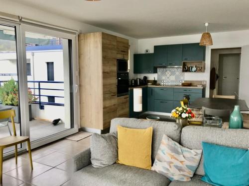 Photo de la galerie de l'établissement Confortable appartement 1 chambre près plage et lac avec garage - FR-1-498-111, à Publier