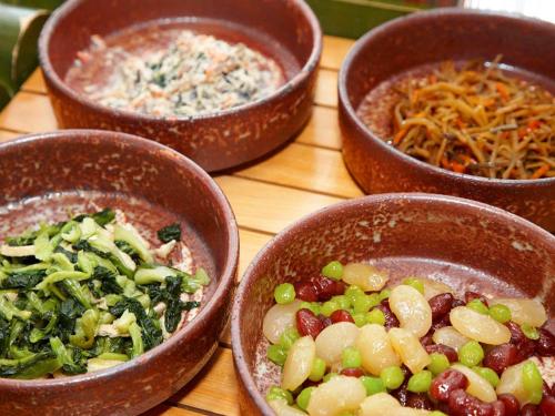 ホテルの敷地内または近くでの食事または食べ物