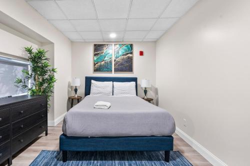 Ένα ή περισσότερα κρεβάτια σε δωμάτιο στο Furnished Apartment in Downtown