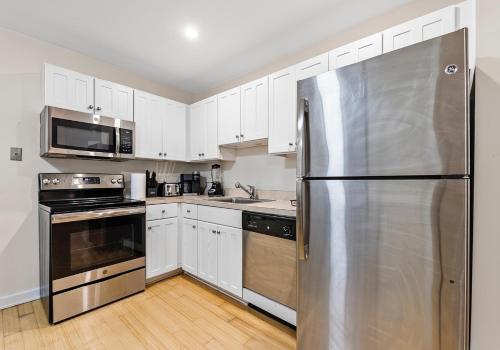 Η κουζίνα ή μικρή κουζίνα στο Furnished Apartment in Downtown