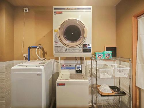 a laundry room with a washing machine and a washer at 杉ー着物の宿 in Kyoto