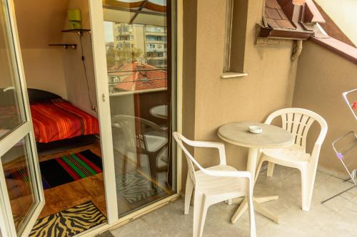a small room with a table and chairs and a bedroom at Apartment Leonardo Da Vinci in Plovdiv