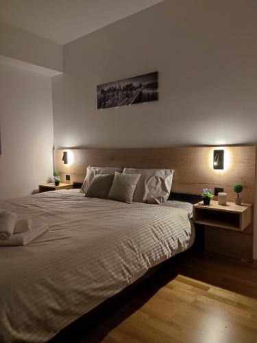 En eller flere senge i et værelse på Apartment MARKO