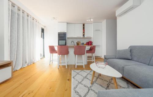 2 Bedroom Beautiful Apartment In Zadar