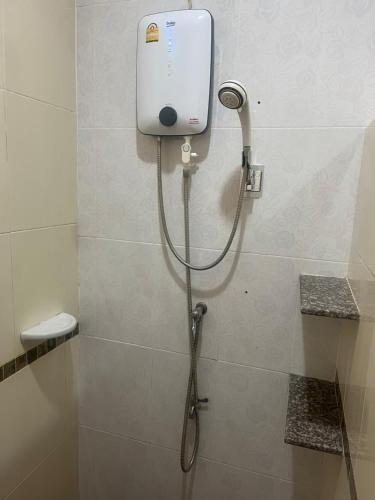 a shower in a bathroom with aitizer at บ้านสวนรัญจวนสาขาสุราษฎร์ธานี in Ban Huai Chiat