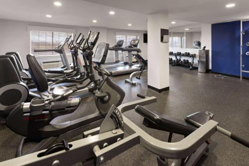 Fitness centrum a/nebo fitness zařízení v ubytování Penn Harris Hotel Harrisburg, Trademark by Wyndham