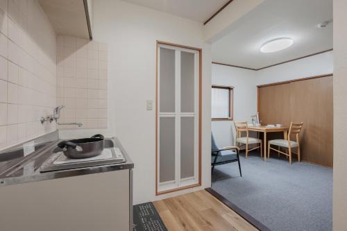 self-check in-shinjuku-windhouse
