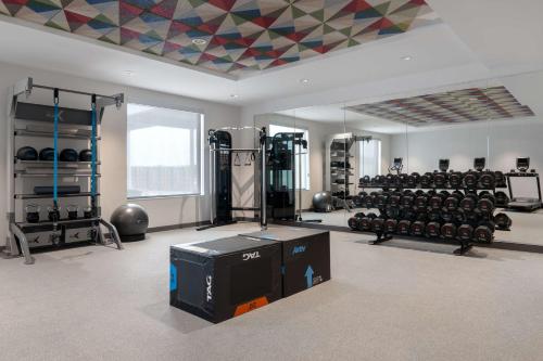 Fitness centrum a/nebo fitness zařízení v ubytování Home2 Suites By Hilton Sheboygan
