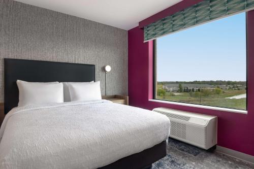 Postel nebo postele na pokoji v ubytování Home2 Suites By Hilton Sheboygan