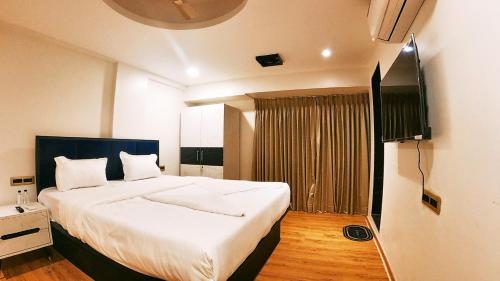 4 Points Lodging & Boarding房間的床