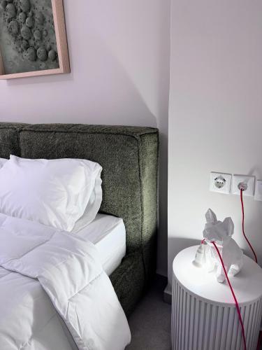 Postel nebo postele na pokoji v ubytování Urban Nest Kalymnos