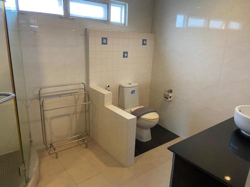Et badeværelse på Hua Hin White Villa Hotel - SHA Certified