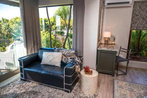 Ruang duduk di Pezula Magic Escape - Guest House - No Loadshedding