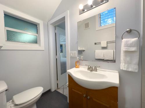 Koupelna v ubytování Poolside Paradise Tropical Village