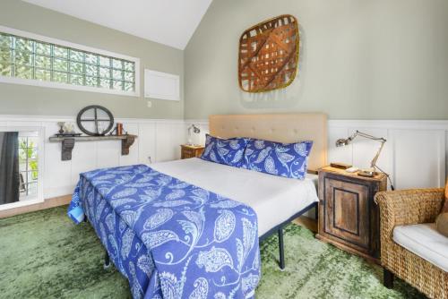 a bedroom with a bed and a chair at Colony Poolside in Key West