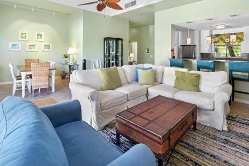 Χώρος καθιστικού στο Duval Square Courtyard Condo 31