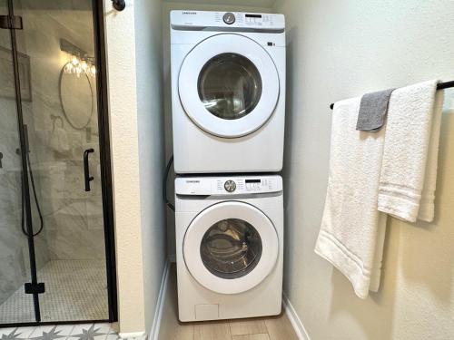 a washing machine and a washer in a bathroom at 2br Townhouse Taft Stadium & Plaza Dining #n39 in Oklahoma City