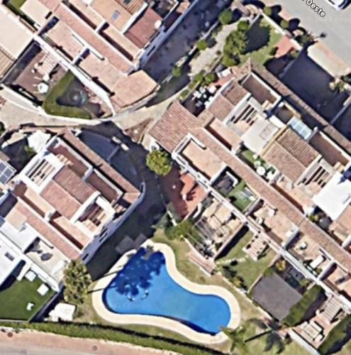 Adosado con solarium y piscina en Marbella Este - VISTAMAR 16