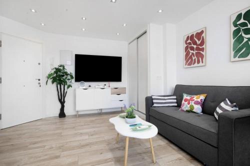 Sunny Apartment new in the center