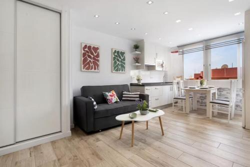 Sunny Apartment new in the center