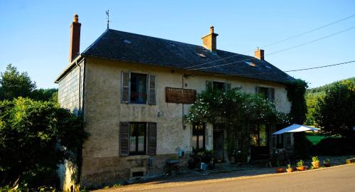 an old house sitting on the side of a road at Maison p'tite Anne in Arleuf