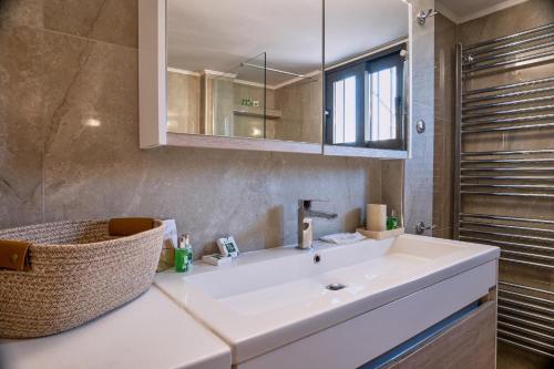 Acropolis Penthouse Project