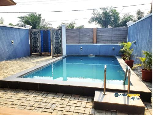 Piscina a Chic house with pool o a prop