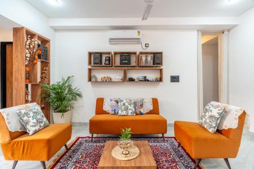 Ruang duduk di Alaya Stays Ramalaya 4 BHK Villa With Garden