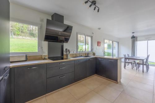 Kuchyň nebo kuchyňský kout v ubytování La 745 D'été - Maison au calme proche de la mer