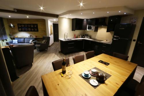 Кухня или мини-кухня в Hotel Edelweiss
