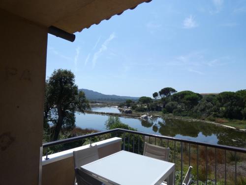Appartement 4 pers terrasse vue salines de Porto Vecchio centre ville à pied