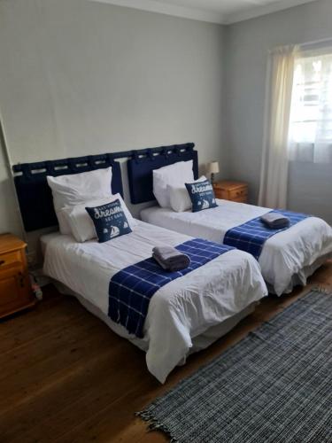 En eller flere senge i et værelse på Basson Town Cottage