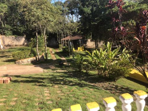 a backyard with a garden with a gazebo at Chácara Puro Malt in Mairiporã