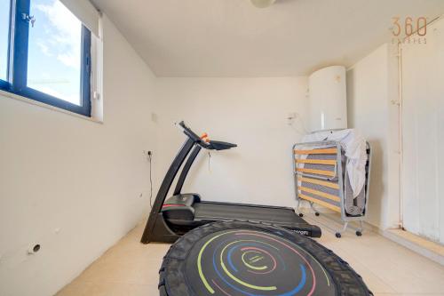 Fitness centrum a/nebo fitness zařízení v ubytování Beautiful 3BR Maisonette with Rooftop Terrace by 360 Estates