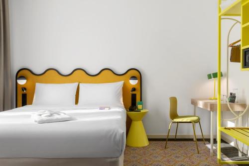 Postel nebo postele na pokoji v ubytování ibis Styles Old Tbilisi